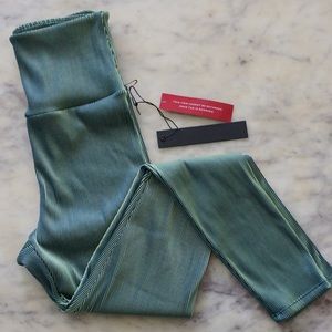 Carbon38 Two-Tone Ribbed 7/8 Leggings